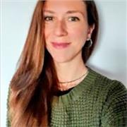 Hi there! Sono Martina, la tua futura insegnante di inglese - con me imparare non sarà affatto noioso!